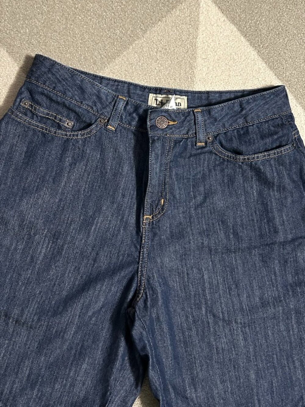 L.L. Bean Women's Classic Fit Straight Jean Shorts Size 10 - Picture 2 of 6